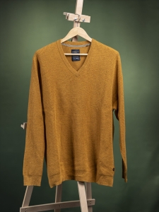 Hammond&Co. musztardowy wełniany sweter męski v-neck z mocną strukturą r. XXL