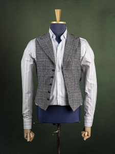 SuitSupply szara jednorzędowa kamizelka w kratę z klapami ostrymi r. 44