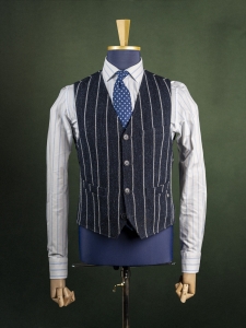 Club of Gents granatowa kamizelka w biały prążek z trzema kieszonkami r. 46
