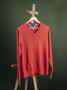 Tommy Hilfiger łososiowy sweter męski z dekoltem w serek r. XL