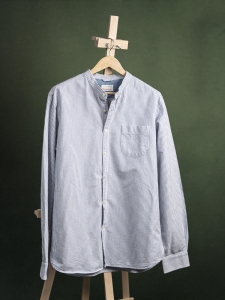 Knowledge Cotton Apparel biała koszula męska w niebieski prążek ze stójką i kieszonką r. XXL