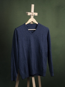 Bytom jasnogranatowy v-neck z wełny r. M